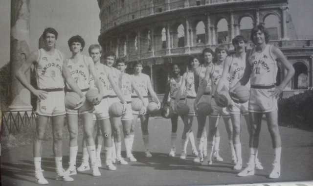 Banco di Roma Campione d' Italia 1983: Kim Hughes, Clarence Kea, Larry Wright, Roberto Castellano, Enrico Gilardi, Fulvio Polesello, Tullio Sacripanti, Stefano Sbarra, Paolo Scarnati, Marco Solfrini, Fabrizio Valente, Egidio Delle Vedove, Massimo Prosperi, Giuseppe Grimaldi, all. Valerio Bianchini.